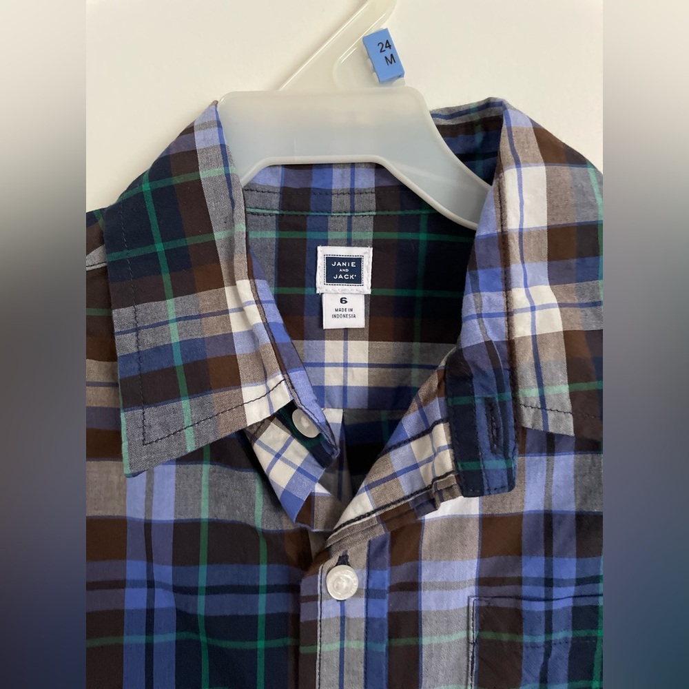 Janie and Jack Boys size 6. Brown and Blue button down. Like New.